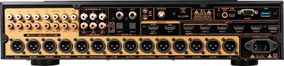 Tonewinner AT-500 hjemmebio-forforstærker bagtil, sort og gylden panel med flere XLR-, RCA- og HDMI-udgange