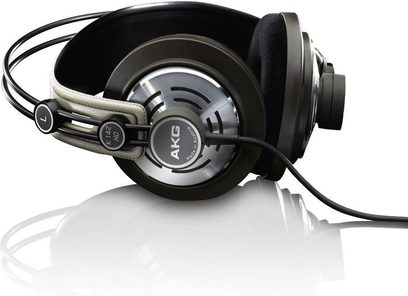 AKG K 142 HD sort hovedtelefon, venstre profilvisning, runde ørepuder, polstret hovedbøjle, snoet kabel