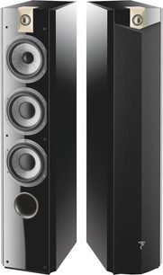 Focal Chorus C8 VW gulvhøjttaler i sort højglans, set forfra, 3 synlige højttalere, diskant øverst, 2 diskanter, kabinet i sort højglans træ, aftagelig sort gitterbeklædning