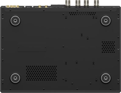 Vedere inferioară a amplificatorului hi-fi integrat stereo Matrix Audio MD-1P, negru, din metal, cu șasiu dreptunghiular, patru picioare circulare argintii și grile de ventilație perforate