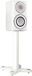 Бял лакован метален под за Monitor Audio ST-2, стройна правоъгълна колонка на кръстообразна основа с четири подложки и шипове, леко наклонен преден изглед