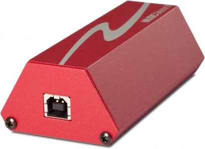 Audio převodník DAC HRT Music Streamer II červený se stříbrným logem, zaoblený obdélníkový tvar, pohled shora zepředu pod úhlem 3/4