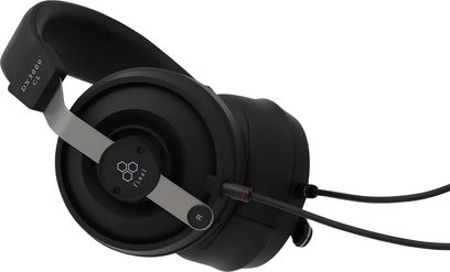Černá drátová hi-fi sluchátka Final DX3000 CL, mohutný circumaurální design, kovový kartáčovaný hlavový most z bočního pohledu