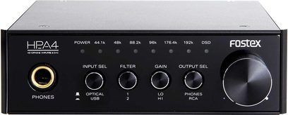 Frontvisning av Fostex HP-A4 hodetelefonforforsterker med justeringsknapper, inngangs-/utgangsvalgere, USB-port og hodetelefonkontakt på frontpanelet