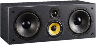 Sort Davis Acoustics Dhavani center højttaler med tre runde indbyggede højttalere på forsiden af det rektangulære kabinet