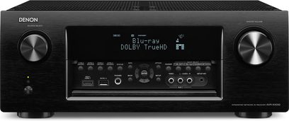 Denon AVR-X4000 sort hjemmebiografsforstærker, frontvisning, blå skærm "Blu-ray DOLBY TrueHD", knapper og stik på frontpanelet