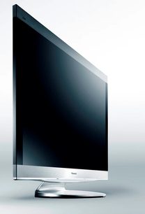 Fladskærms-TV Panasonic TX-P46Z11 i sort, trekvartersperspektiv, på sølvfarvet metalstander