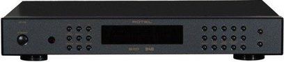 Rotel RT-09 tuner sort, mat sort frontpanel, grønt display, sølvfarvede knapper, tilslutninger på bagsiden