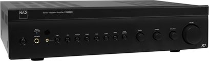 Stereo-HiFi-Verstärker NAD C326BEE Graphit, Frontansicht. Schwarze Frontblende mit Bedienelementen und Audioanschlüssen