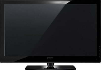Samsung PS50A566 sort fladskærms-tv set forfra i en let vinkel, slukket på en mørk gråtonet baggrund
