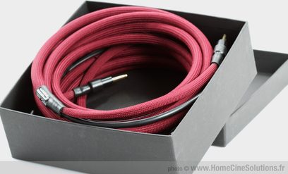 MPC Audio Equilibre HP 2x 5m rødt audiokabel i åbnet sort æske, stik synlige, oprullet