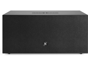 Boxă inteligentă Audio Pro C20 W neagră, de formă dreptunghiulară, cu grilă frontală, logo central și comenzi în partea de sus