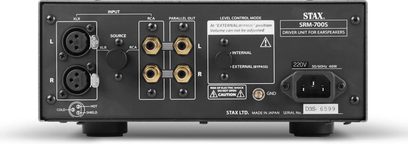 Przedwzmacniacz słuchawkowy STAX SRM-700S, tył, złącza wejściowe XLR i RCA, przełącznik trybu, gniazdo słuchawkowe, czarny