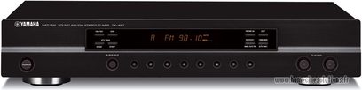 Yamaha TX-497 tuner, sort, frontvisning, rødt digitalt display, 8 runde knapper, drejeknap, hovedtelefonstik