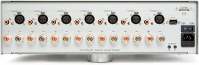 Primare A30.7 sølvfarvet multikanal effektforstærker, set forfra, 7 kanaler med XLR- og RCA-indgange, vælger og display