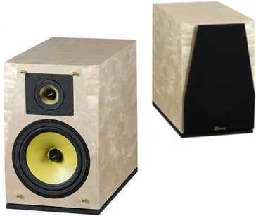 Davis Acoustics Nikita Bøg højttaler, set forfra og fra siden, lys træhøjttaler, gule og sorte højttalere