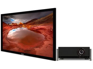 Projektionsleinwand mit schwarzem Rahmen und schwarzem Videoprojektor in Frontalansicht, der eine rote Wüstenlandschaft anzeigt