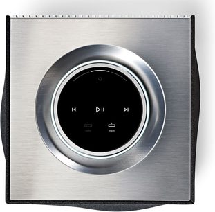 Naim Audio Mu-so Qb sort trådløs højttaler, nærbillede forfra, børstet aluminiumsfacade med central kontrolknap