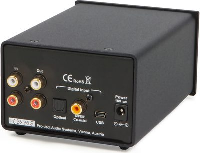 Pro-Ject Head Box DS sort hovedtelefon-forforstærker, rektangulært mat sort kabinet, frontpanel med gyldne stik og knapper, set forfra