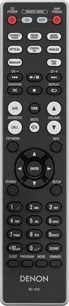 Sort Denon RC-1215 fjernbetjening med hvide knapper og indskrifter til at styre forskellige lydfunktioner