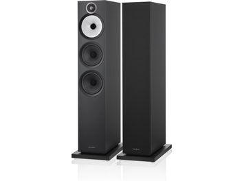 Dos altavoces de columna negros Bowers & Wilkins 603 S3, con panel frontal de tela, sobre bases negras, vista frontal