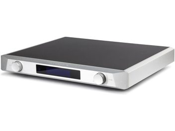 Nuprime Evolution DAC2 sidabrinis garso keitiklis DAC, perspektyvinis vaizdas, stačiakampis korpusas, sidabrinė priekinė dalis, centrinis ekranas, 2 apvalūs mygtukai