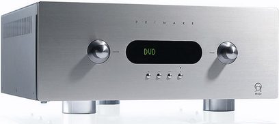 Primare SPA22 stereo hi-fi-forstærker, forsiden i sølvfarvet, DUD-display, 4 knapper, 2 drejeknapper, hovedtelefon- og jackstik
