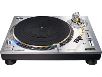 Gramofon winylowy Technics SL-1200GMEES w kolorze srebrnym, ze złotym ramieniem i czarnym talerzem widziany z góry