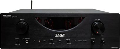 Taga Harmony HTA-2500B stereo hi-fi-forstærker, set forfra, knapper og stik på forsiden, rød digital skærm i midten