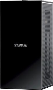 Yamaha NX-U02 sort multimedie-højttaler, set forfra, vertikal rektangulær form med metalrist på højre halvdel