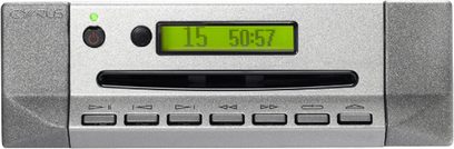 Forsiden i børstet sølvmetal på en Cyrus CDXt SE2+ CD-afspiller, LCD-skærm, knapper, CD-sprække