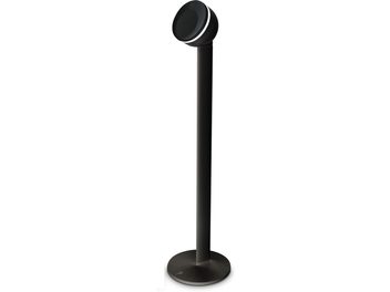 Focal Dôme højttalerfod i sort, cylindrisk, cirkulær base, lang og tynd stang, i mat sort metal, set forfra på hvid baggrund
