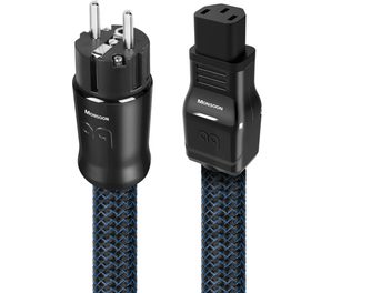 Cable de alimentación eléctrica con conectores negros, trenzado negro y azul, vista frontal, enchufes IEC13 y schuko visibles