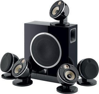Sæt med kompakte Dôme Flax 5.1 højttalere i sort, med 5 sfæriske satellitter på skråstilbare baser og 1 rektangulær subwoofer med sideplaceret basrefleksport.