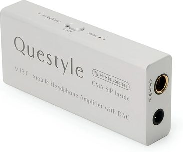 Slúchadlový predzosilňovač vysokej vernosti M15C, svetlý obdĺžnikový kryt, audio konektory 4,4 mm a 3,5 mm na prednej strane, tlačidlo zisku na vrchu