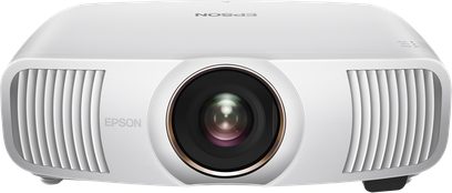 Epson EB-QB1000 wit, vooraanzicht, rechthoekige behuizing, centrale lens, zijventilatieopeningen, zichtbare voetjes