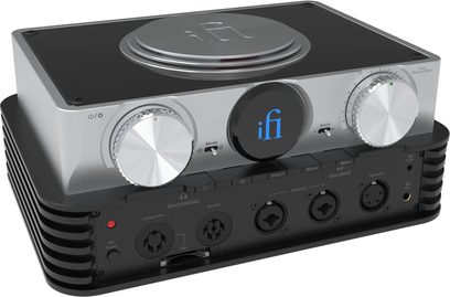 Preamplificator pentru căști iFi Audio iCAN PHANTOM 1.5 negru și argintiu, cu două butoane rotative mari și mai multe mufe pe panoul frontal
