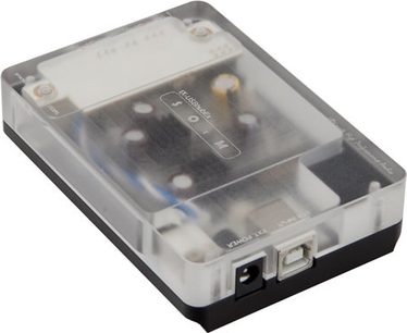 Boîtier transparent en plastique contenant une carte électronique avec composants, ports USB et connecteurs