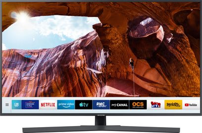 Samsung UE50RU7405-fjernsyn der viser et billede af en klippefyldt kløft med en person stående ved kanten af en klippe