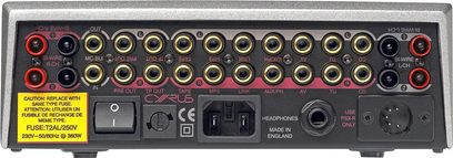 Cyrus 8 VS2 stereo hi-fi-forstærker, bagside, varieret audio/video-tilslutning, hovedtelefon- og PSX-R-stik, kontakt, nærbillede