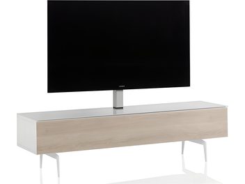 Mobile audio-video Sonorous STA363, vista frontale, struttura rettangolare con finitura in legno di rovere chiaro, lati bianchi e ripiano in vetro, montato su due piedini metallici bianchi inclinati e dotato di un supporto centrale per schermo