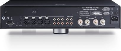Primare I35 hopeinen integroitu stereovahvistin, etunäkymä, musta ja hopeinen etupaneeli napeilla ja liitännöillä
