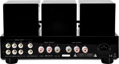 Чорний ламповий hi-fi підсилювач Line Magnetic LM-34IA, вигляд спереду, 3 лампи на канал, 8 позолочених RCA, гвинтові виходи для акустики
