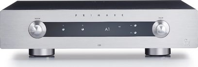 Primare I35 hopea stereohifi-vahvistin, etunäkymä, harjattu alumiinirunko, pyörivät säätimet, keskellä LED-näyttö