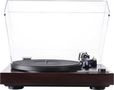 Giradischi hi-fi Dual CS 618 Q WN visto frontalmente, base rettangolare in legno di noce scuro, piatto circolare nero, coperchio trasparente sollevato, braccio di lettura in metallo cromato e manopola rotante anteriore destra