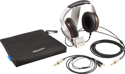 Denon AH-D7100 åben hovedtelefon, sølvfarvet og brun, med aftagelige kabler og sort opbevaringsstativ