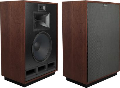Sloupový reproduktor Klipsch Cornwall IV v auburn červenohnědé barvě s černou přední mřížkou i bez ní, s hornou a velkým reproduktorem
