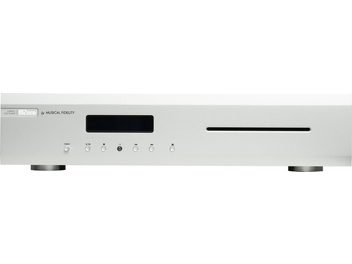 Musical Fidelity M2SCD ezüst CD-lejátszó, előlről nézve, homlokpanel kijelzővel, gombokkal és lemezbehelyező nyílással