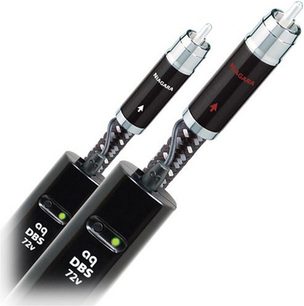 To sorte RCA-kabler fra Audioquest Niagara med sølvfarvede stik, set forfra, side om side på hvid baggrund