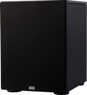 Heco AURORA XT Sub 30A subwoofer zwart, schuine aanzicht, rechthoekige voorkant met zwart rooster, logo gecentreerd onderaan